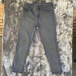 Chicos Jeggings Womens gray Animal Print slim leg ankle size 6R